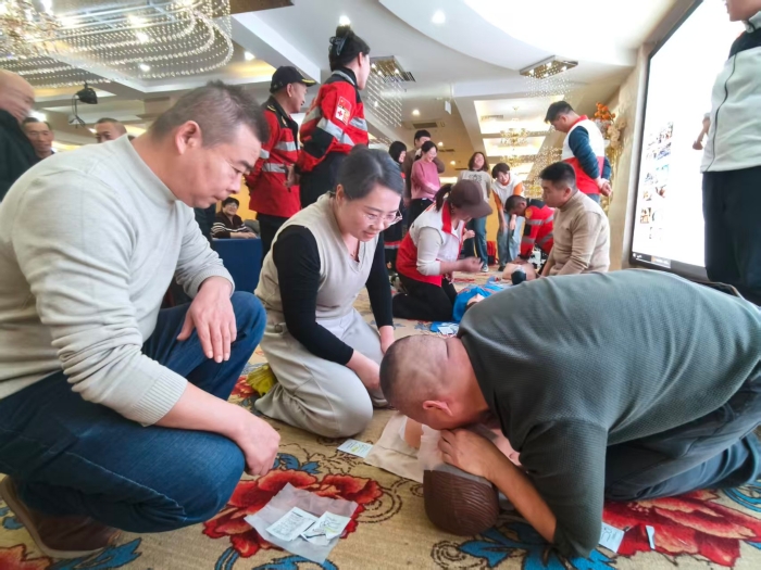2026年1月31日第二师铁门关市红十字会联合特战救护队在库尔勒市开展应急救护培训 (3)