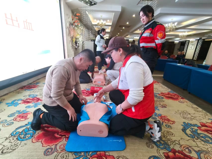 2026年1月31日第二师铁门关市红十字会联合特战救护队在库尔勒市开展应急救护培训 (14)
